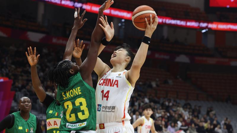 草蜢女篮VS兹沃勒女篮哪里看直播专题