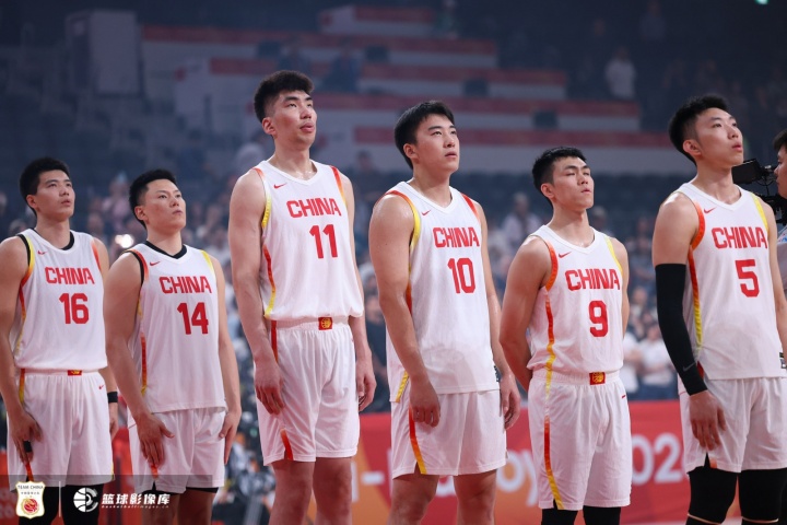 解说:男篮伤病潮 锋线三员大将因伤缺阵 廖三宁生涯最佳一战救主