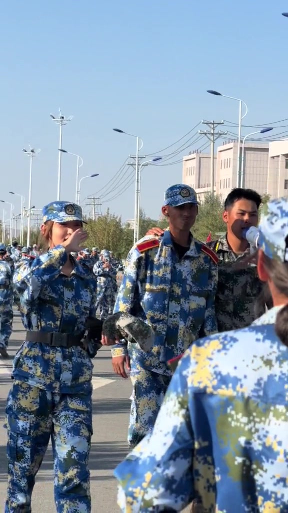 真的像!军训小哥因神似科比走红 网友:老师点名都得喊“曼巴”