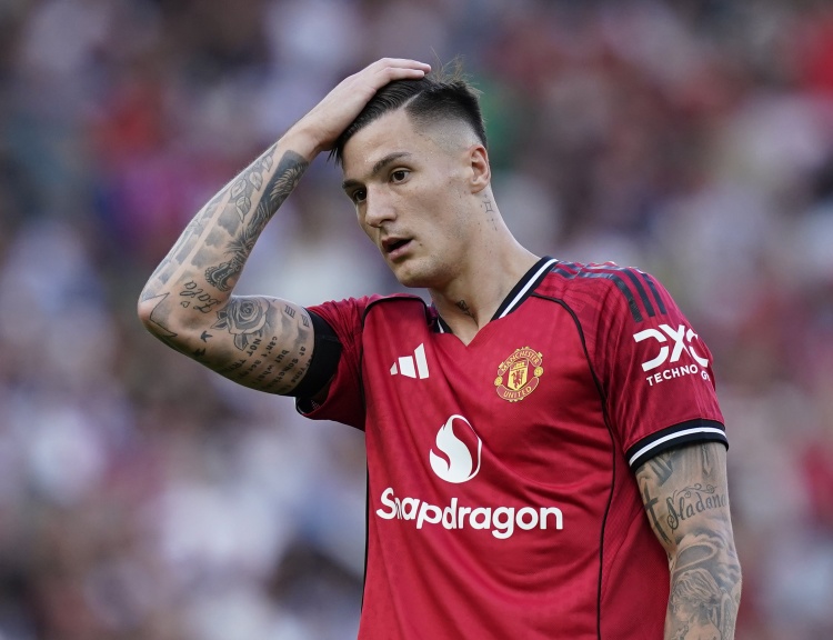 曼联官方：舍什科因伤退出本期斯洛文尼亚国家队，将接受详细检查